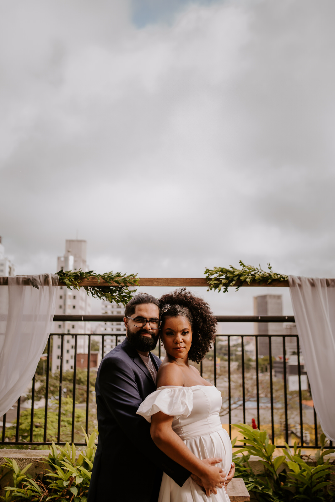 wedding, casamento, mini wedding, casamento em casa, micro wedding, dia da noiva, first touch, casamento intimista, casamento simples em família, festa de casamento no quintal, cerimônia de casamento no quintal, bride, wedding dress