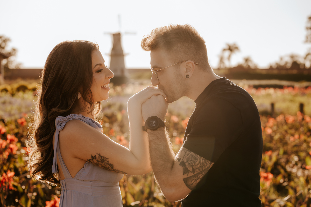 wedding, prewedding, pre-wedding, casamento, ensaio de casal, ensaio fotográfico de casal, ensaio fotográfico de noivos, noivos, noiva, anel de noivado, fotos de casal, ensaio fotográfico em holambra, fotos em holambra