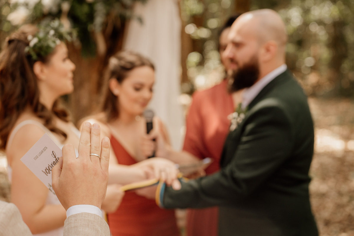 wedding, wedding folk, casamento, casamento folk, casamento rústico, ritual das fitas, handfasting, estilo folk, casamento criativo, casamento original, casamento externo, casamento no campo, campo de eucalípto, casa ventura