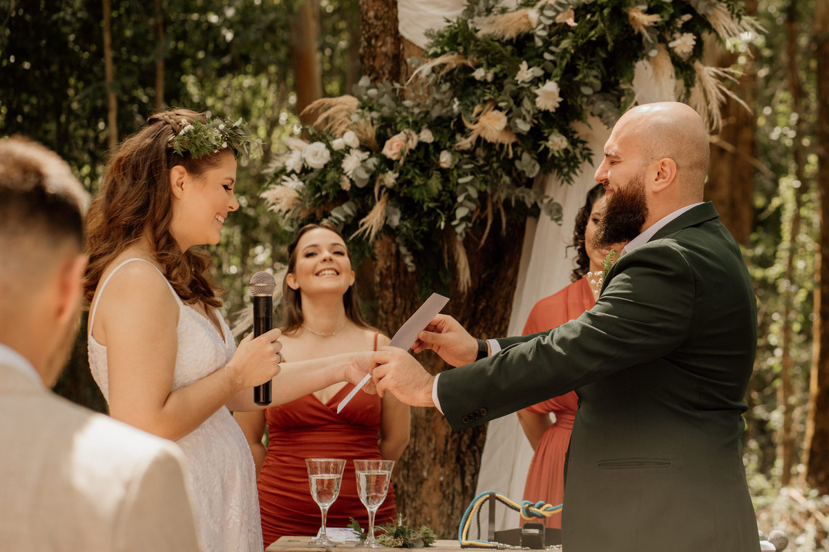 wedding, wedding folk, casamento, casamento folk, casamento rústico, ritual das fitas, handfasting, estilo folk, casamento criativo, casamento original, casamento externo, casamento no campo, campo de eucalípto, casa ventura