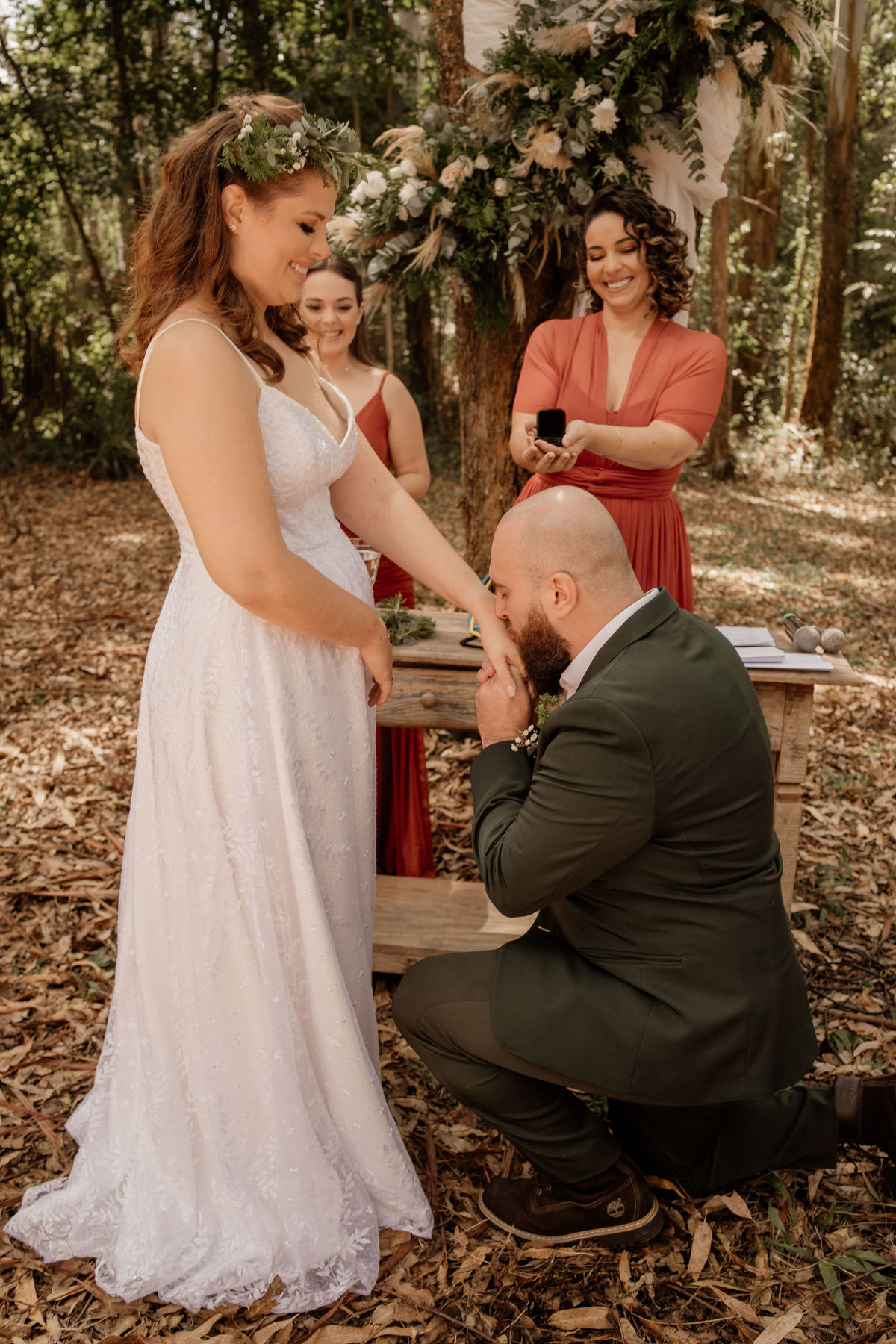 wedding, wedding folk, casamento, casamento folk, casamento rústico, ritual das fitas, handfasting, estilo folk, casamento criativo, casamento original, casamento externo, casamento no campo, campo de eucalípto, casa ventura