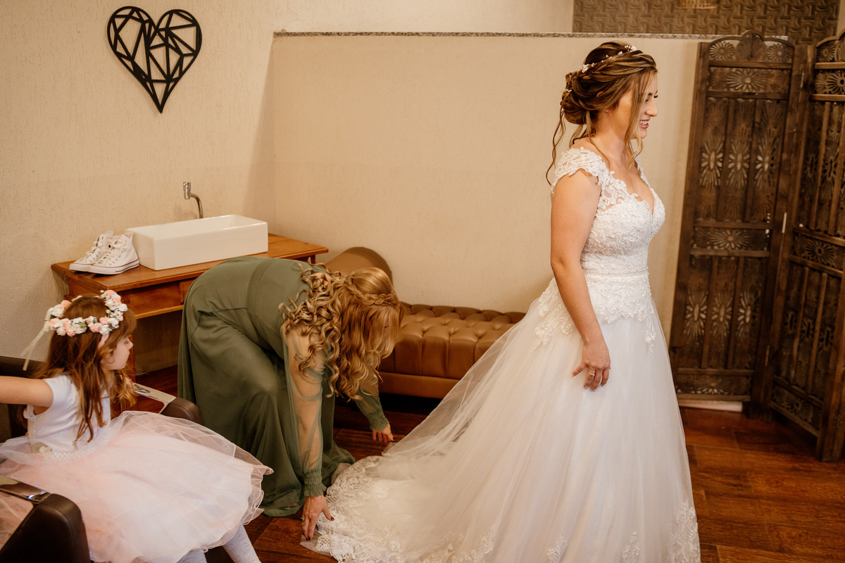 casamento, wedding, noiva, dia da noiva, bride, vestido de noiva, maquiagem de noiva, cerimônia de casamento, dia do noivo, casamento externo, casamento no campo, recanto flor da vila, dança dos noivos