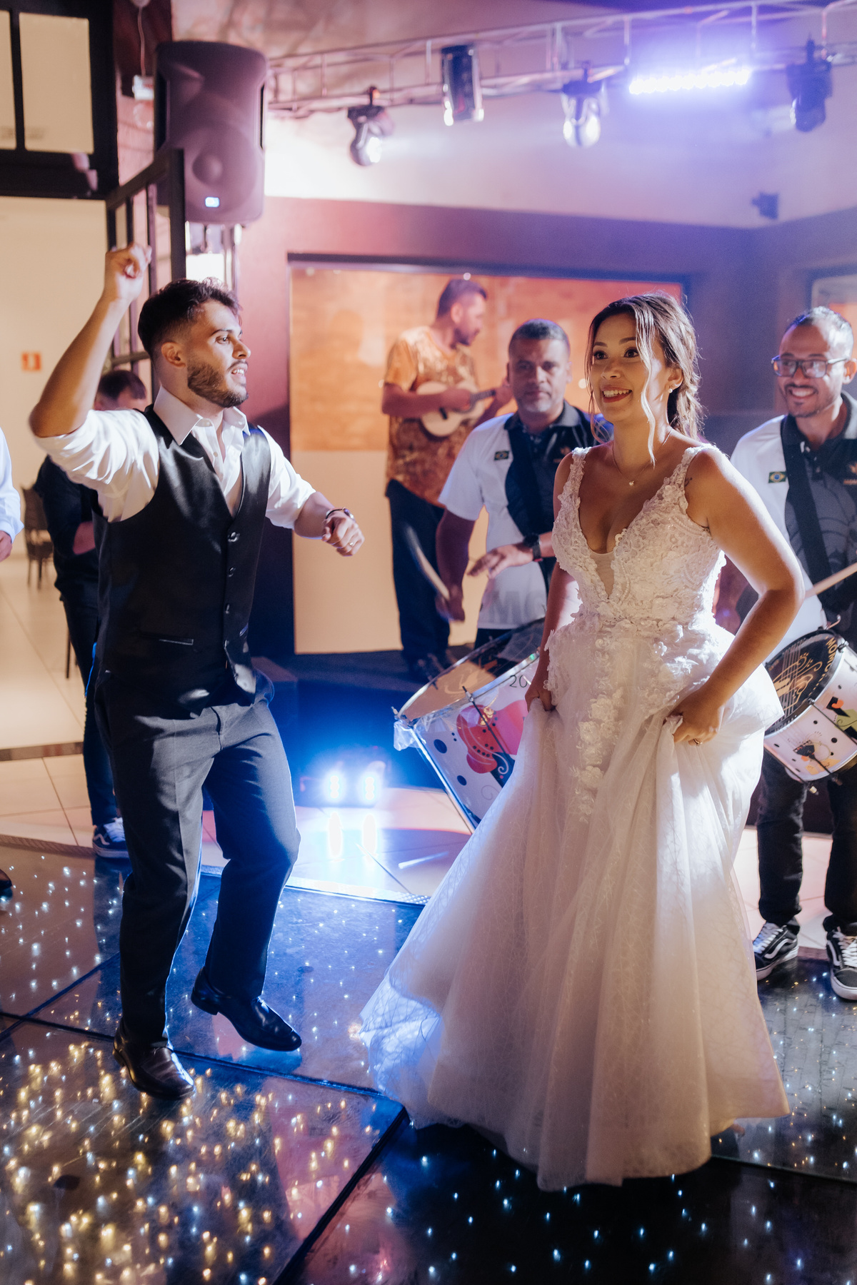 casamento, wedding, noiva, dia da noiva, bride, vestido de noiva, maquiagem de noiva, cerimônia de casamento, dia do noivo, casamento externo, casamento no campo, espaço la forêt, madrinhas