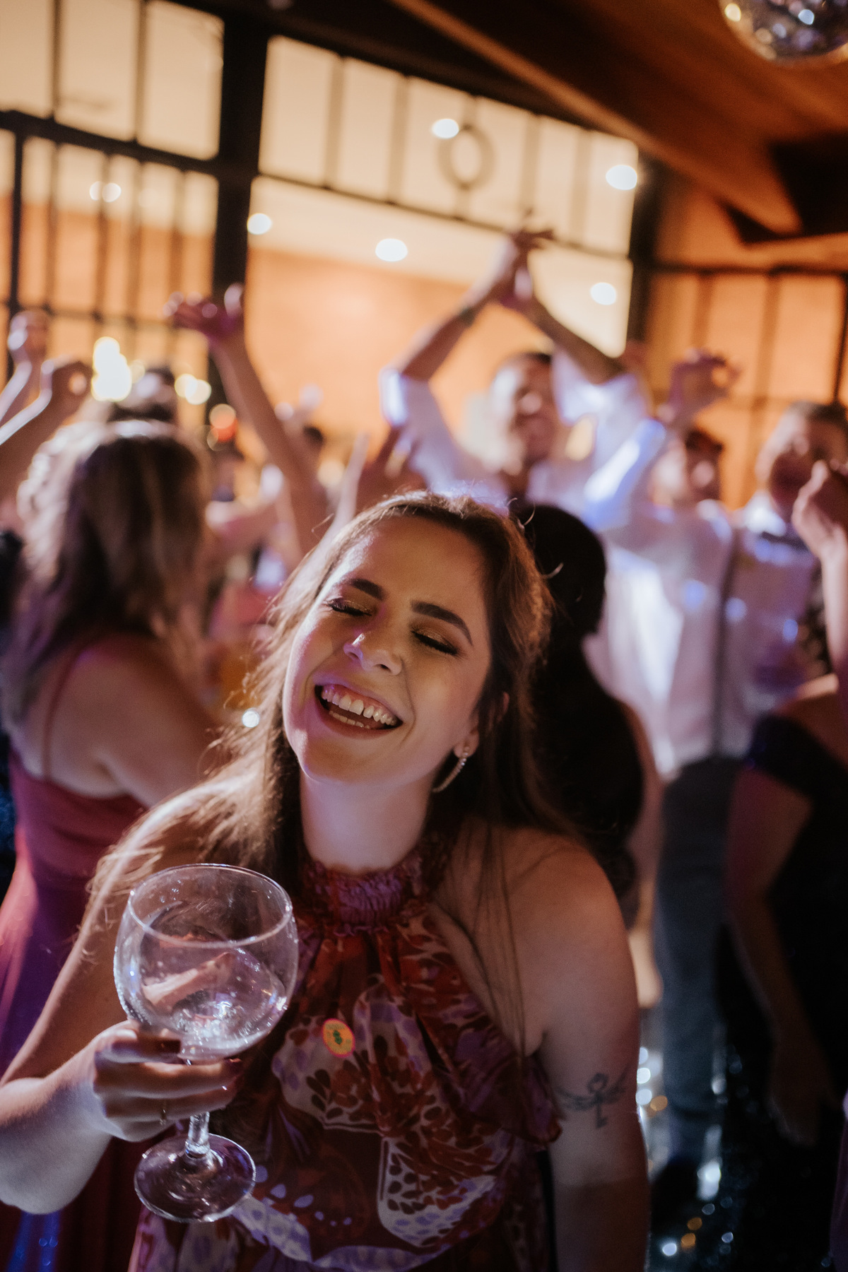 casamento, wedding, noiva, dia da noiva, bride, vestido de noiva, maquiagem de noiva, cerimônia de casamento, dia do noivo, casamento externo, casamento no campo, espaço la forêt, madrinhas