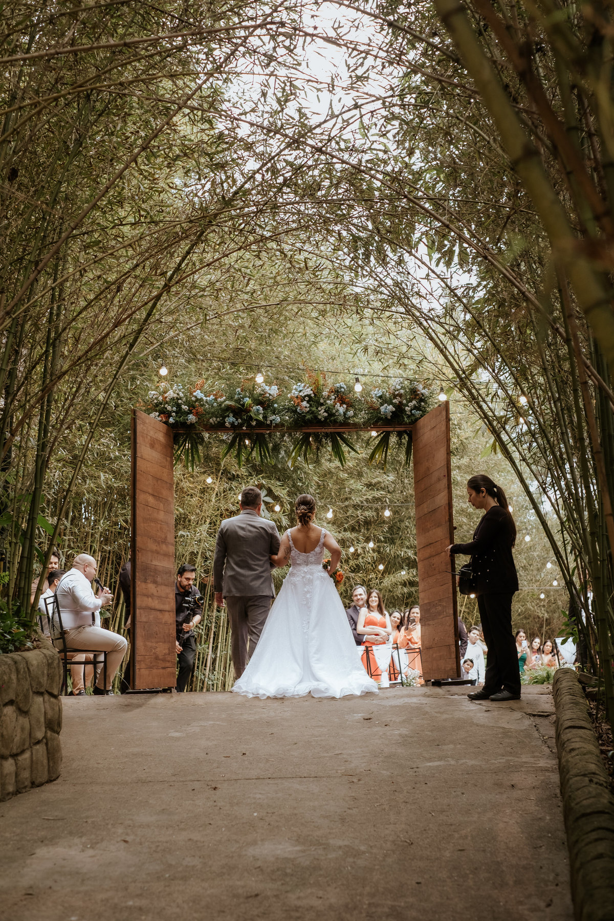 casamento, wedding, noiva, dia da noiva, bride, vestido de noiva, maquiagem de noiva, cerimônia de casamento, dia do noivo, casamento externo, casamento no campo, espaço la forêt, madrinhas