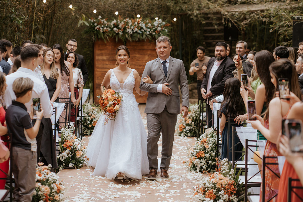 casamento, wedding, noiva, dia da noiva, bride, vestido de noiva, maquiagem de noiva, cerimônia de casamento, dia do noivo, casamento externo, casamento no campo, espaço la forêt, madrinhas