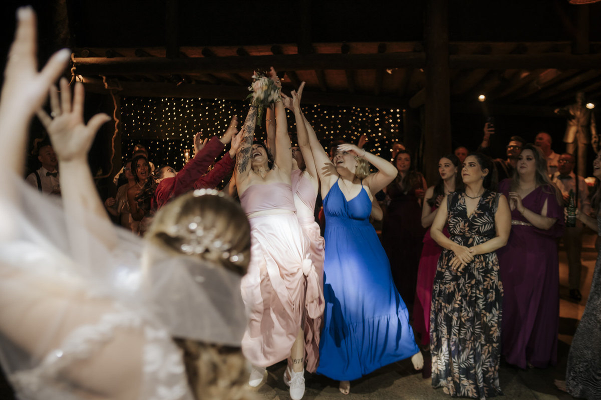 casamento, wedding, noiva, dia da noiva, bride, vestido de noiva, maquiagem de noiva, cerimônia de casamento, dia do noivo, sítio são jorge, casamento temático, disney, casamento tema disney