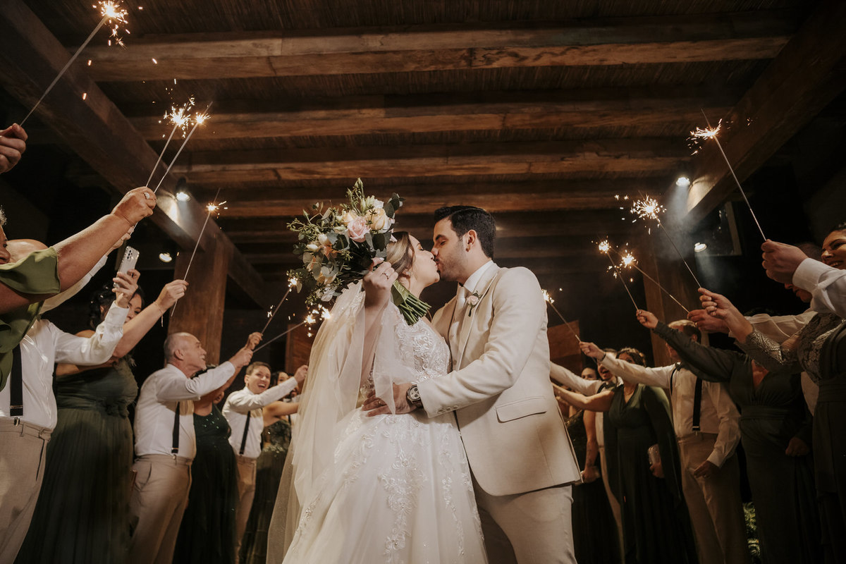 casamento, wedding, noiva, dia da noiva, bride, vestido de noiva, maquiagem de noiva, cerimônia de casamento, dia do noivo, sítio são jorge, casamento temático, disney, casamento tema disney