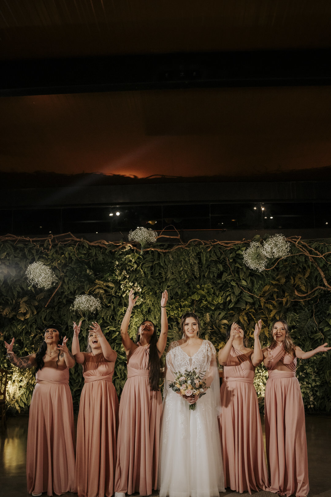 casamento, wedding, noiva, dia da noiva, bride, vestido de noiva, maquiagem de noiva, cerimônia de casamento, dia do noivo, sítio são jorge, casamento temático, disney, casamento tema disney