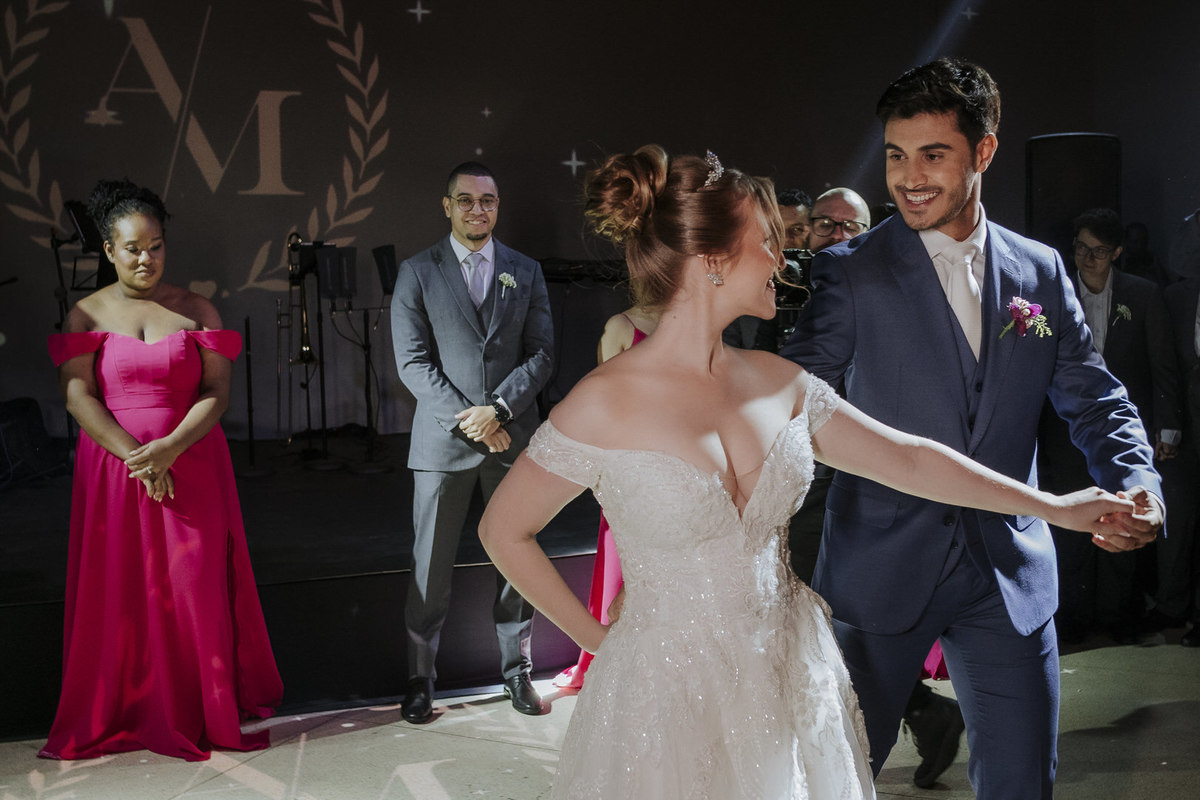 wedding, casamento, pre-wedding, pré-wedding, cerimônia religiosa, cerimônia católica, casamento católico, fotos de noivos, noivos, dia da noiva, dia do noivo, festa de casamento, dança dos noivos, dança dos noivos na festa do casamento, balada de casamen