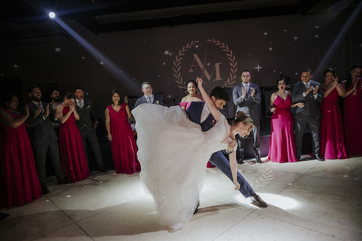 wedding, casamento, pre-wedding, pré-wedding, cerimônia religiosa, cerimônia católica, casamento católico, fotos de noivos, noivos, dia da noiva, dia do noivo, festa de casamento, dança dos noivos, dança dos noivos na festa do casamento, balada de casamen