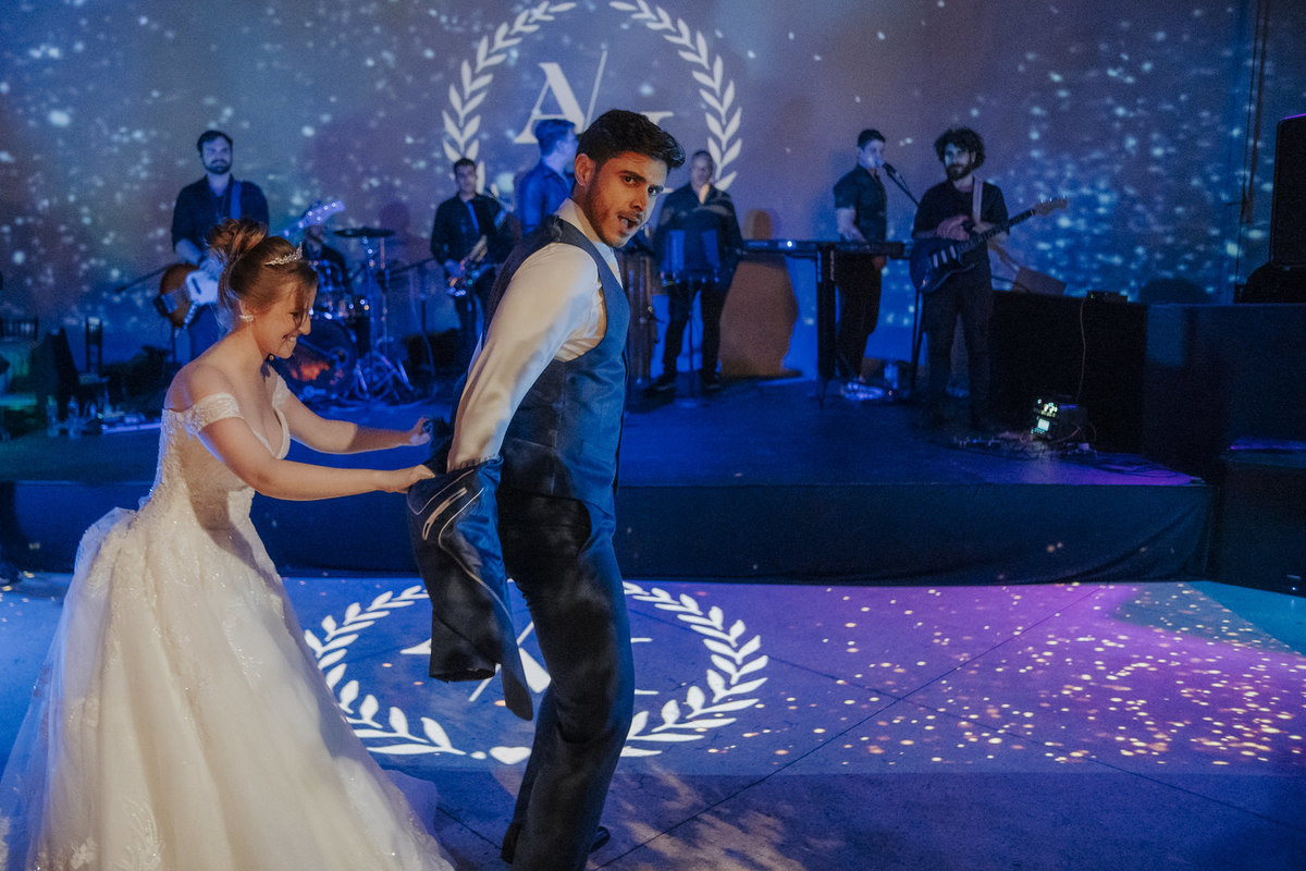 wedding, casamento, pre-wedding, pré-wedding, cerimônia religiosa, cerimônia católica, casamento católico, fotos de noivos, noivos, dia da noiva, dia do noivo, festa de casamento, dança dos noivos, dança dos noivos na festa do casamento, balada de casamen