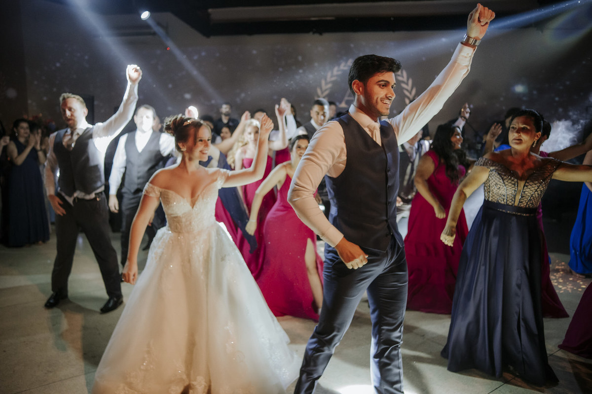 wedding, casamento, pre-wedding, pré-wedding, cerimônia religiosa, cerimônia católica, casamento católico, fotos de noivos, noivos, dia da noiva, dia do noivo, festa de casamento, dança dos noivos, dança dos noivos na festa do casamento, balada de casamen