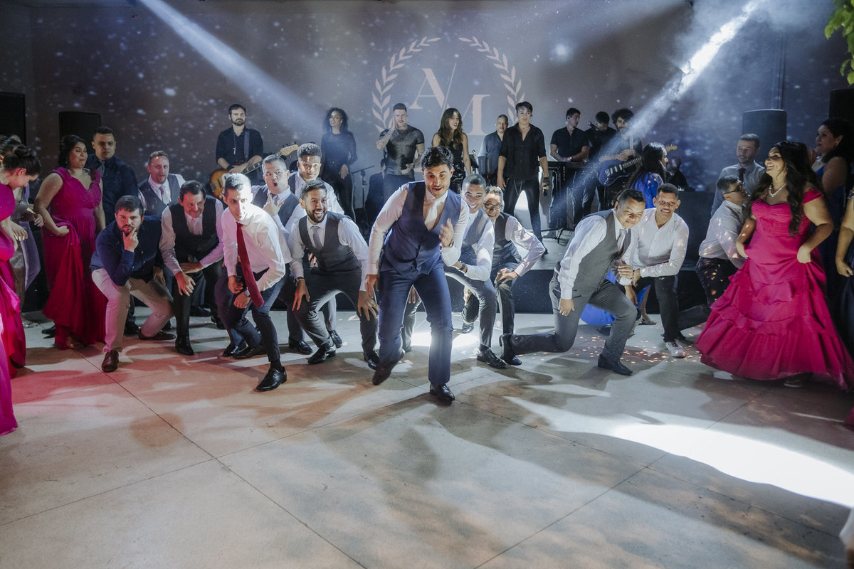 wedding, casamento, pre-wedding, pré-wedding, cerimônia religiosa, cerimônia católica, casamento católico, fotos de noivos, noivos, dia da noiva, dia do noivo, festa de casamento, dança dos noivos, dança dos noivos na festa do casamento, balada de casamen