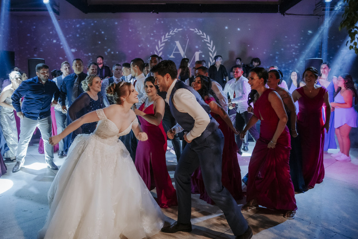 wedding, casamento, pre-wedding, pré-wedding, cerimônia religiosa, cerimônia católica, casamento católico, fotos de noivos, noivos, dia da noiva, dia do noivo, festa de casamento, dança dos noivos, dança dos noivos na festa do casamento, balada de casamen