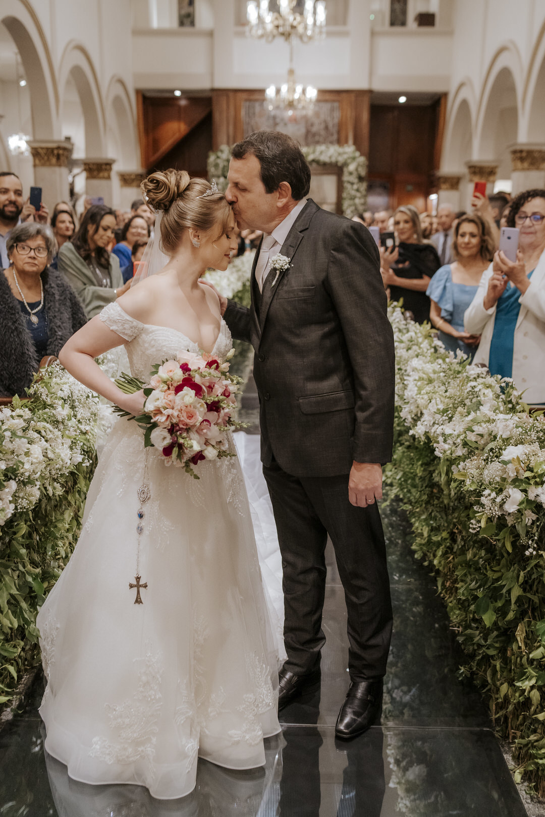 wedding, casamento, pre-wedding, pré-wedding, cerimônia religiosa, cerimônia católica, fotos de noivos, noivos, paróquia são josé jardim europa, casamento católico