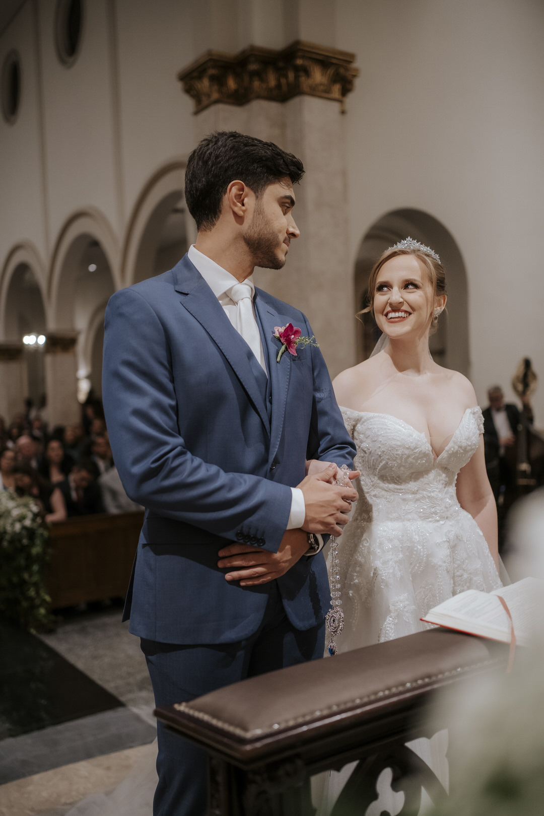 wedding, casamento, pre-wedding, pré-wedding, cerimônia religiosa, cerimônia católica, fotos de noivos, noivos, paróquia são josé jardim europa, casamento católico