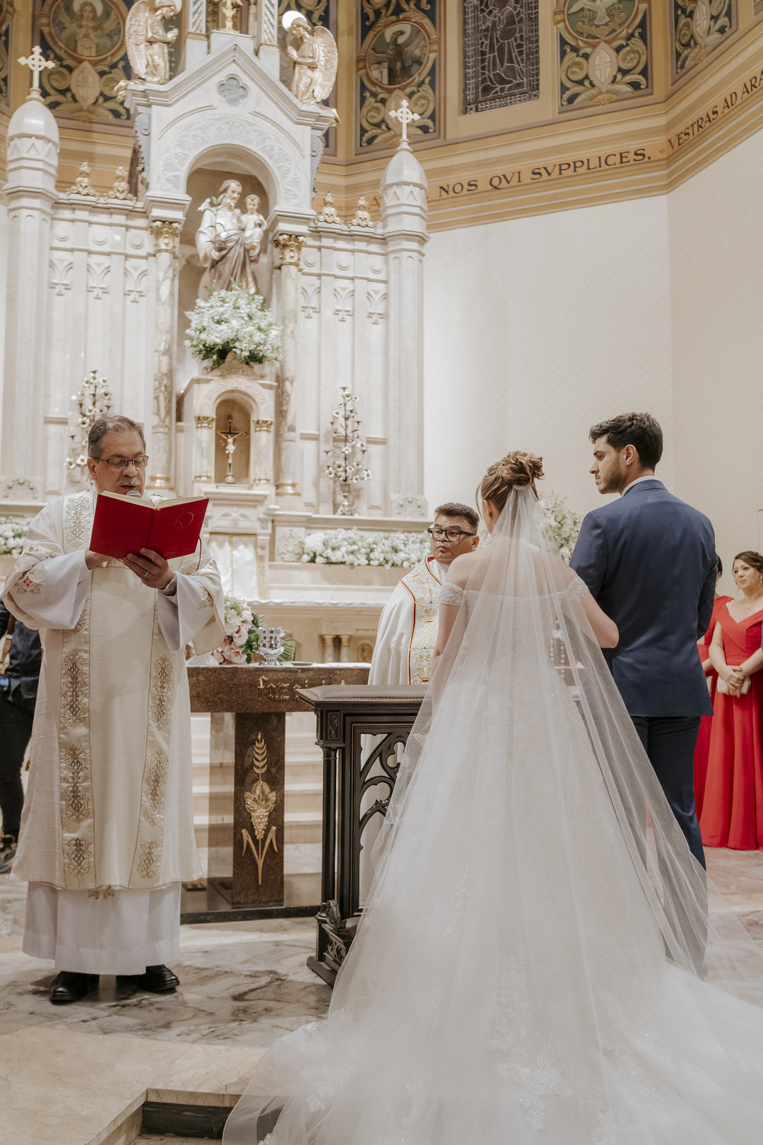 wedding, casamento, pre-wedding, pré-wedding, cerimônia religiosa, cerimônia católica, fotos de noivos, noivos, paróquia são josé jardim europa, casamento católico