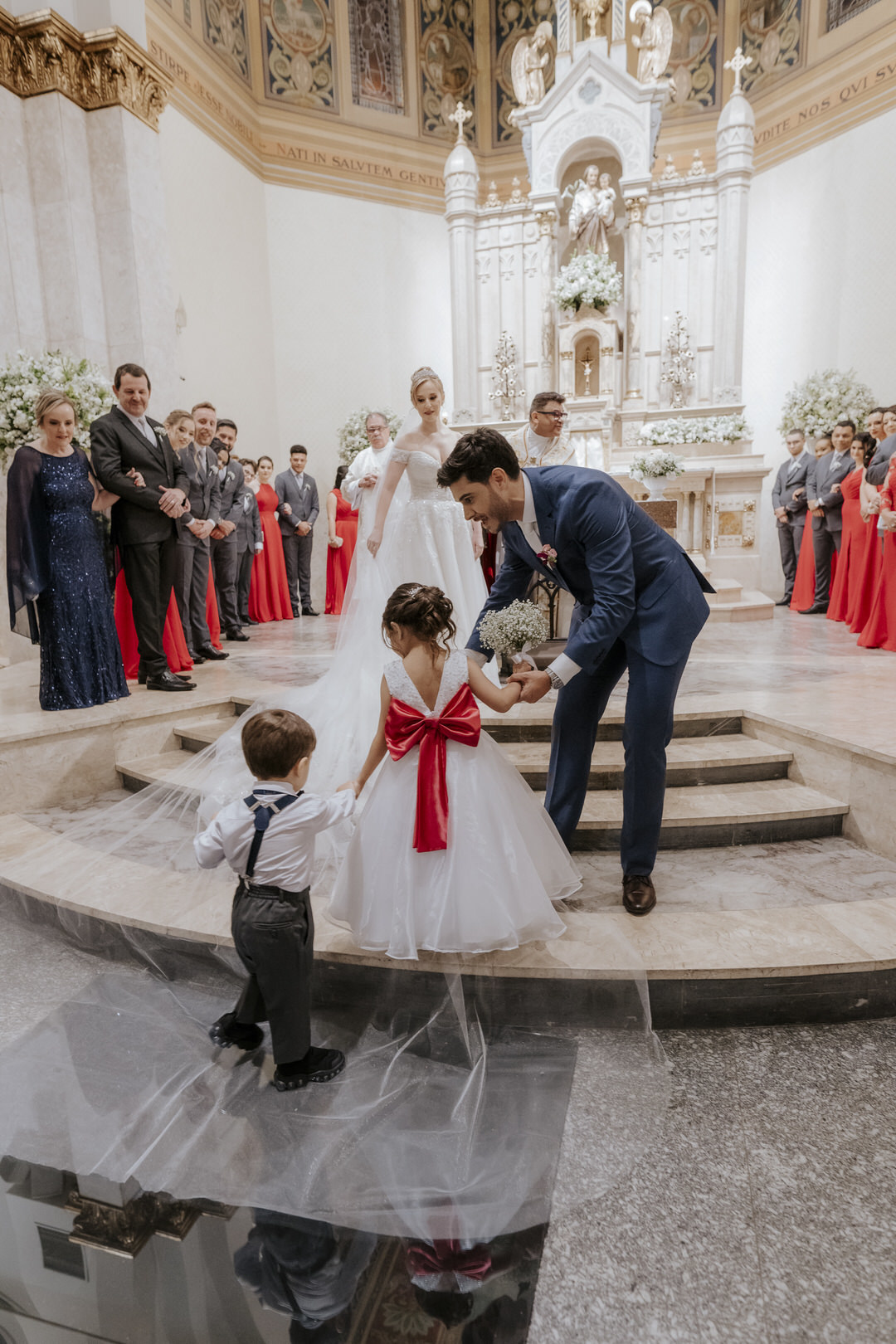 wedding, casamento, pre-wedding, pré-wedding, cerimônia religiosa, cerimônia católica, fotos de noivos, noivos, paróquia são josé jardim europa, casamento católico