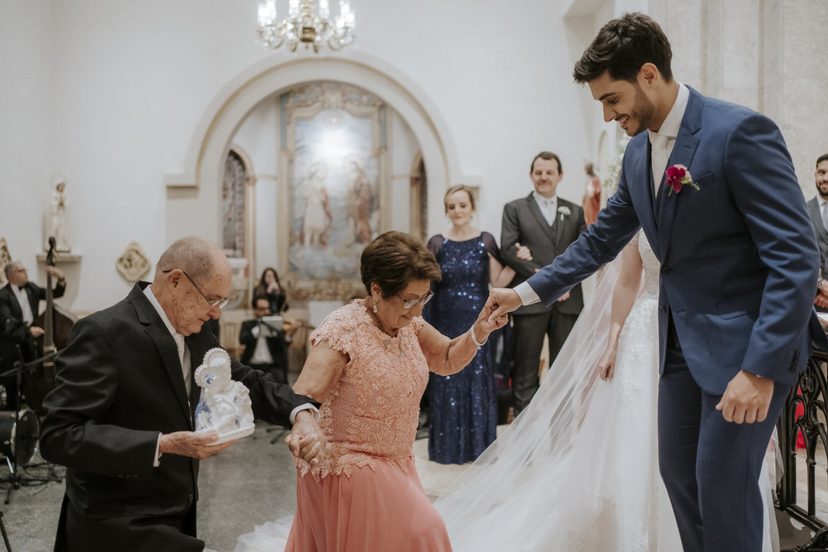 wedding, casamento, pre-wedding, pré-wedding, cerimônia religiosa, cerimônia católica, fotos de noivos, noivos, paróquia são josé jardim europa, casamento católico