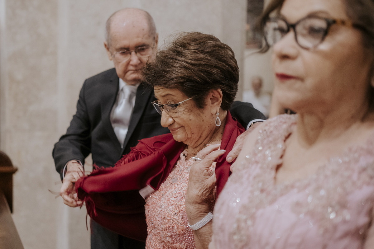 wedding, casamento, pre-wedding, pré-wedding, cerimônia religiosa, cerimônia católica, fotos de noivos, noivos, paróquia são josé jardim europa, casamento católico