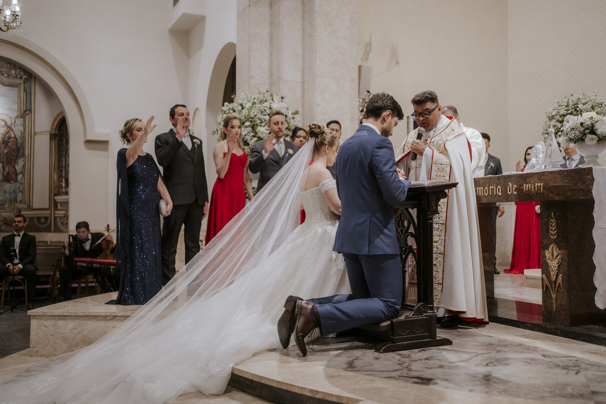 wedding, casamento, pre-wedding, pré-wedding, cerimônia religiosa, cerimônia católica, fotos de noivos, noivos, paróquia são josé jardim europa, casamento católico