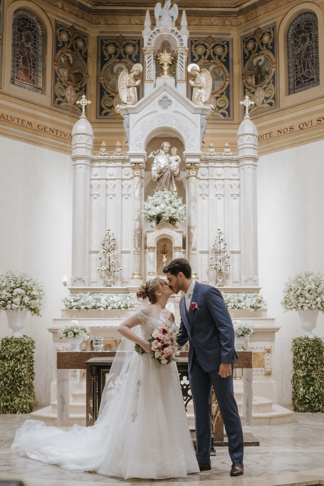 wedding, casamento, pre-wedding, pré-wedding, cerimônia religiosa, cerimônia católica, fotos de noivos, noivos, paróquia são josé jardim europa, casamento católico