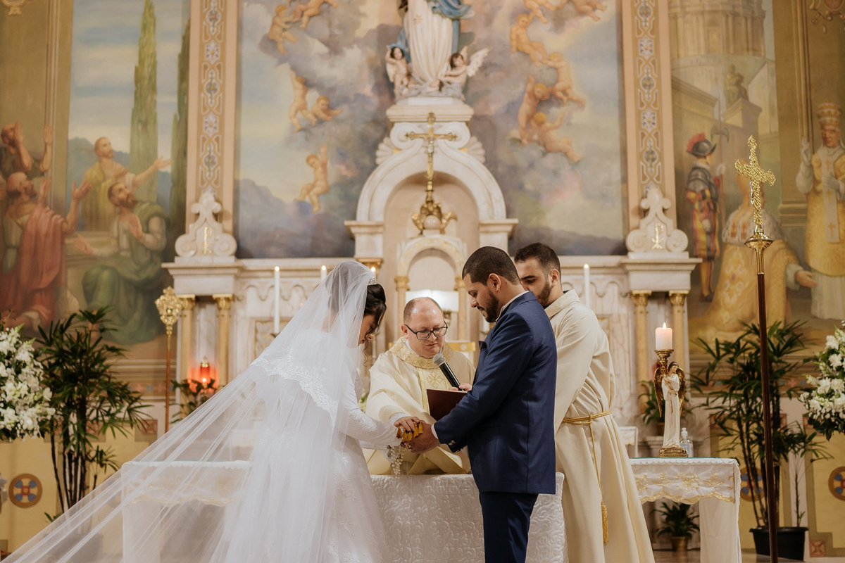 wedding, casamento, cerimônia religiosa, cerimônia católica, casamento católico, casamento tradicional, fotografia de casamento, casamento na igreja, casamento na igreja católica, fotos de noivos, casamento na Paróquia Nossa Senhora da Boa Viagem SBC