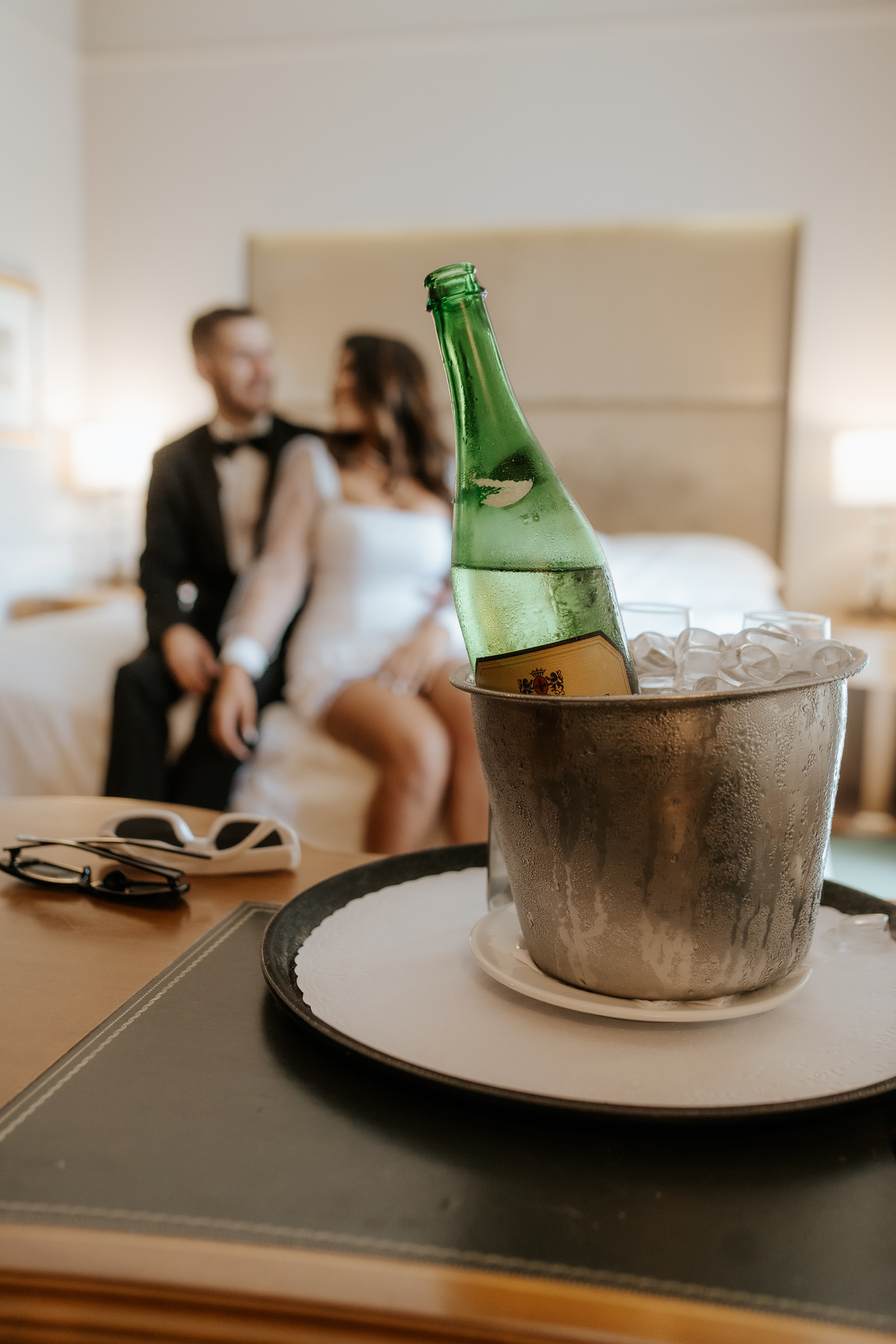 ensaio fotográfico, ensaio de casal, pré-wedding, ensaio de fotos, ensaio de foto, prewedding, ensaio pré-casamento, ensaio fotográfico pré-casamento, ensaio de casal diferente, ensaio casal interno, casamento, wedding, noivos, fotos de noivos