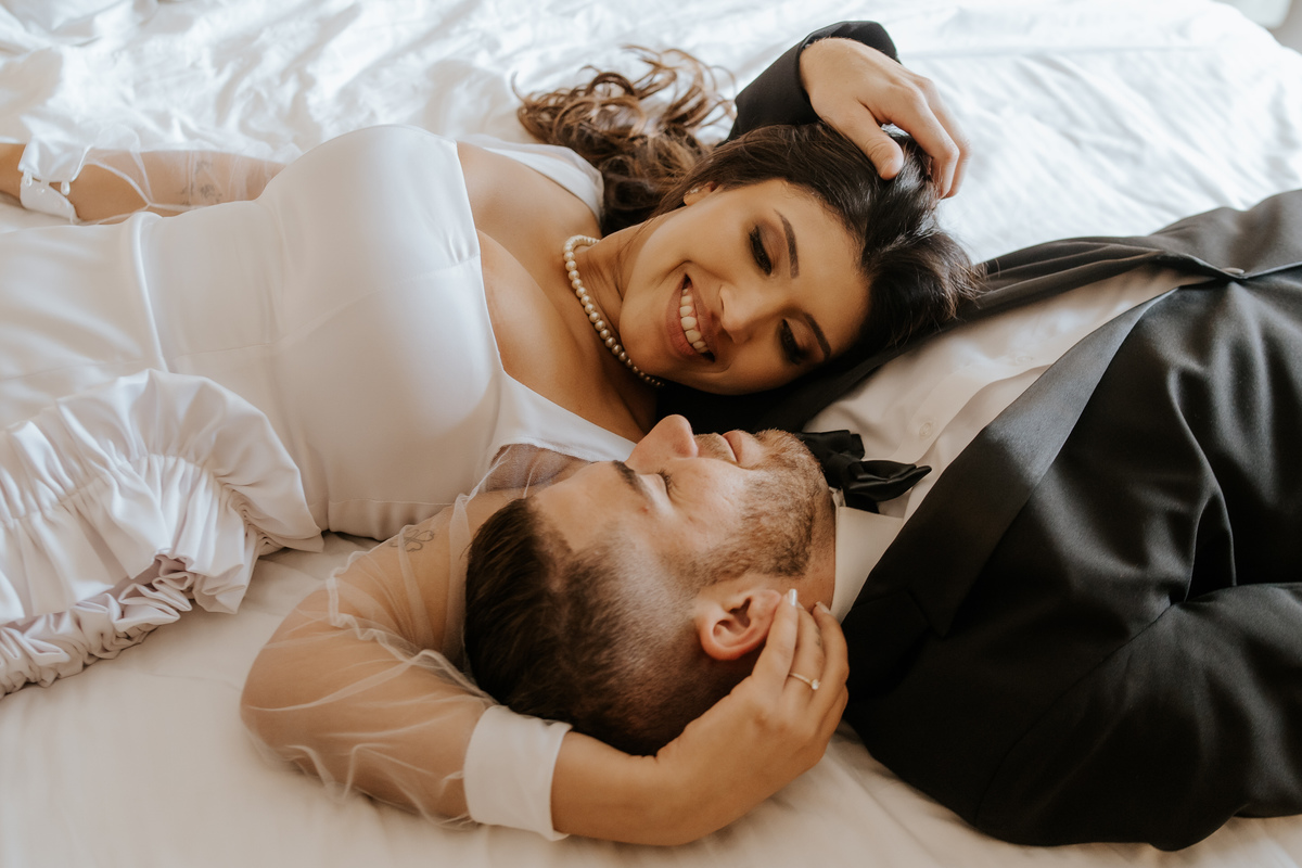 ensaio fotográfico, ensaio de casal, pré-wedding, ensaio de fotos, ensaio de foto, prewedding, ensaio pré-casamento, ensaio fotográfico pré-casamento, ensaio de casal diferente, ensaio casal interno, casamento, wedding, noivos, fotos de noivos