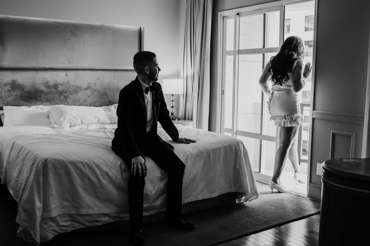 ensaio fotográfico, ensaio de casal, pré-wedding, ensaio de fotos, ensaio de foto, prewedding, ensaio pré-casamento, ensaio fotográfico pré-casamento, ensaio de casal diferente, ensaio casal interno, casamento, wedding, noivos, fotos de noivos