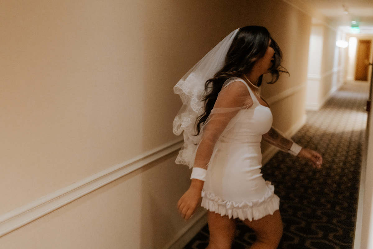 ensaio fotográfico, ensaio de casal, pré-wedding, ensaio de fotos, ensaio de foto, prewedding, ensaio pré-casamento, ensaio fotográfico pré-casamento, ensaio de casal diferente, ensaio casal interno, casamento, wedding, noivos, fotos de noivos