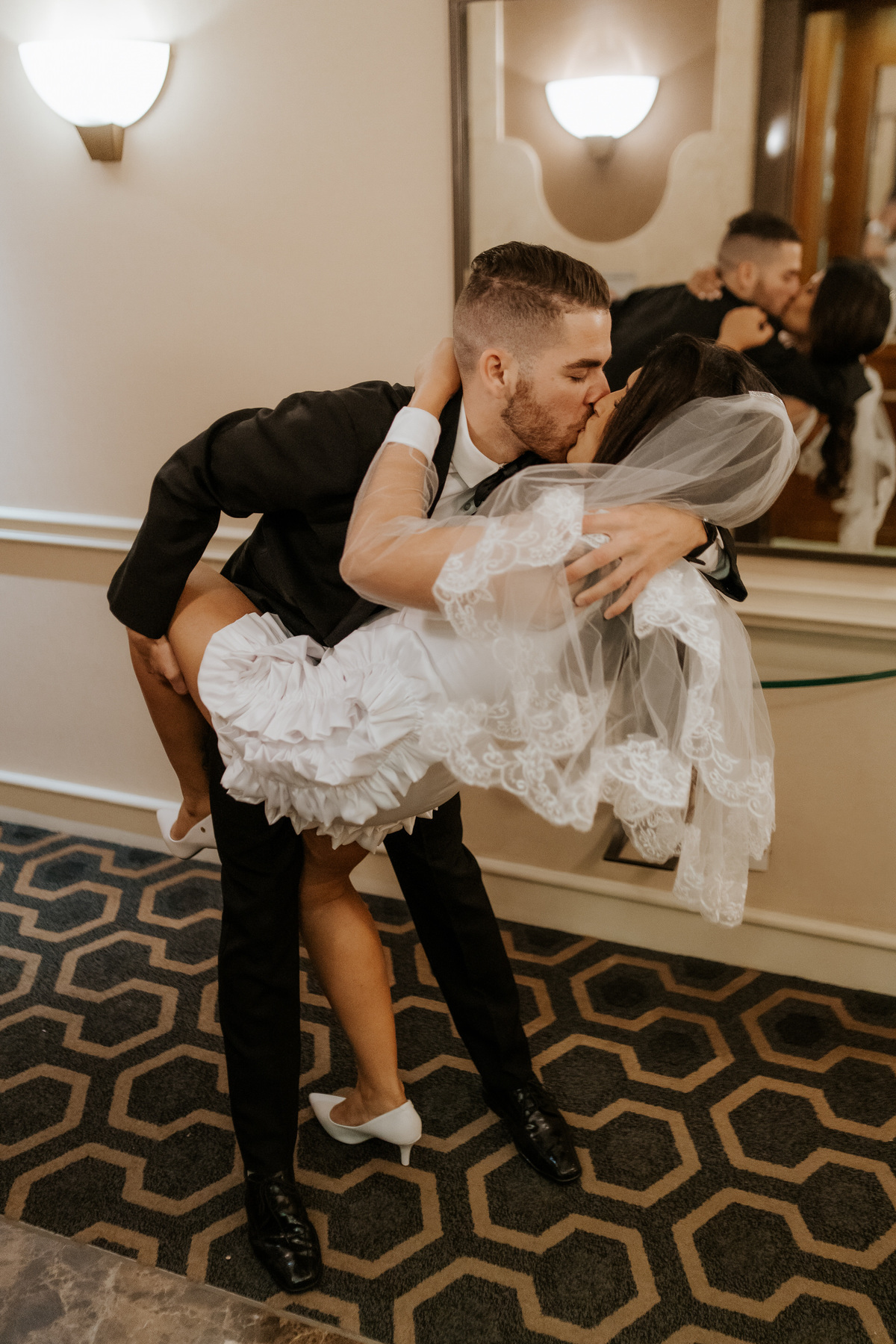 ensaio fotográfico, ensaio de casal, pré-wedding, ensaio de fotos, ensaio de foto, prewedding, ensaio pré-casamento, ensaio fotográfico pré-casamento, ensaio de casal diferente, ensaio casal interno, casamento, wedding, noivos, fotos de noivos