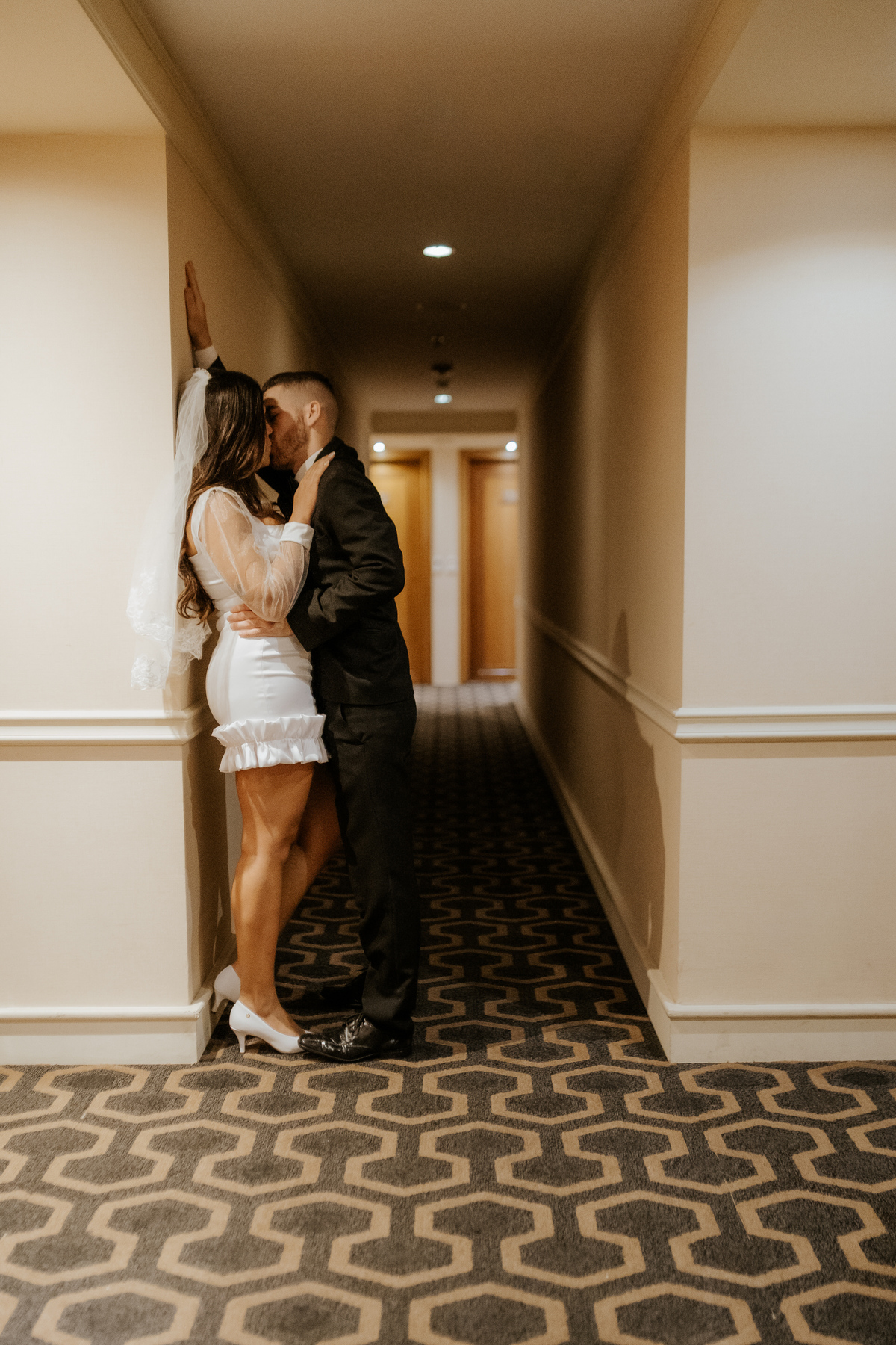 ensaio fotográfico, ensaio de casal, pré-wedding, ensaio de fotos, ensaio de foto, prewedding, ensaio pré-casamento, ensaio fotográfico pré-casamento, ensaio de casal diferente, ensaio casal interno, casamento, wedding, noivos, fotos de noivos