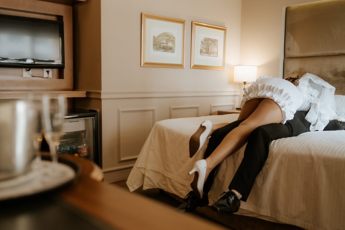 ensaio fotográfico, ensaio de casal, pré-wedding, ensaio de fotos, ensaio de foto, prewedding, ensaio pré-casamento, ensaio fotográfico pré-casamento, ensaio de casal diferente, ensaio casal interno, casamento, wedding, noivos, fotos de noivos