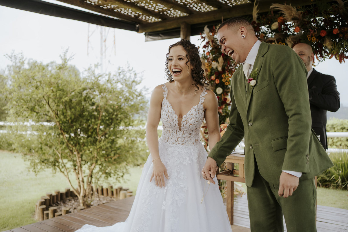 casamento, wedding, pré-wedding, casamento externo, casamento ao ar livre, casamento no campo, cerimônia de casamento, fotografia de casamento, fotografia de casal, fotógrafo de casamento, araucária village, festa de casamento, pet no casamento