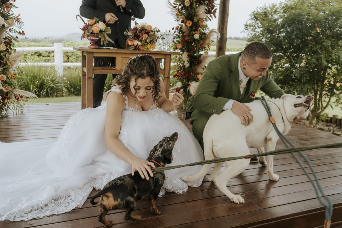 casamento, wedding, pré-wedding, casamento externo, casamento ao ar livre, casamento no campo, cerimônia de casamento, fotografia de casamento, fotografia de casal, fotógrafo de casamento, araucária village, festa de casamento, pet no casamento