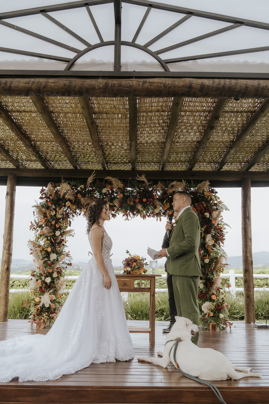 casamento, wedding, pré-wedding, casamento externo, casamento ao ar livre, casamento no campo, cerimônia de casamento, fotografia de casamento, fotografia de casal, fotógrafo de casamento, araucária village, festa de casamento, pet no casamento