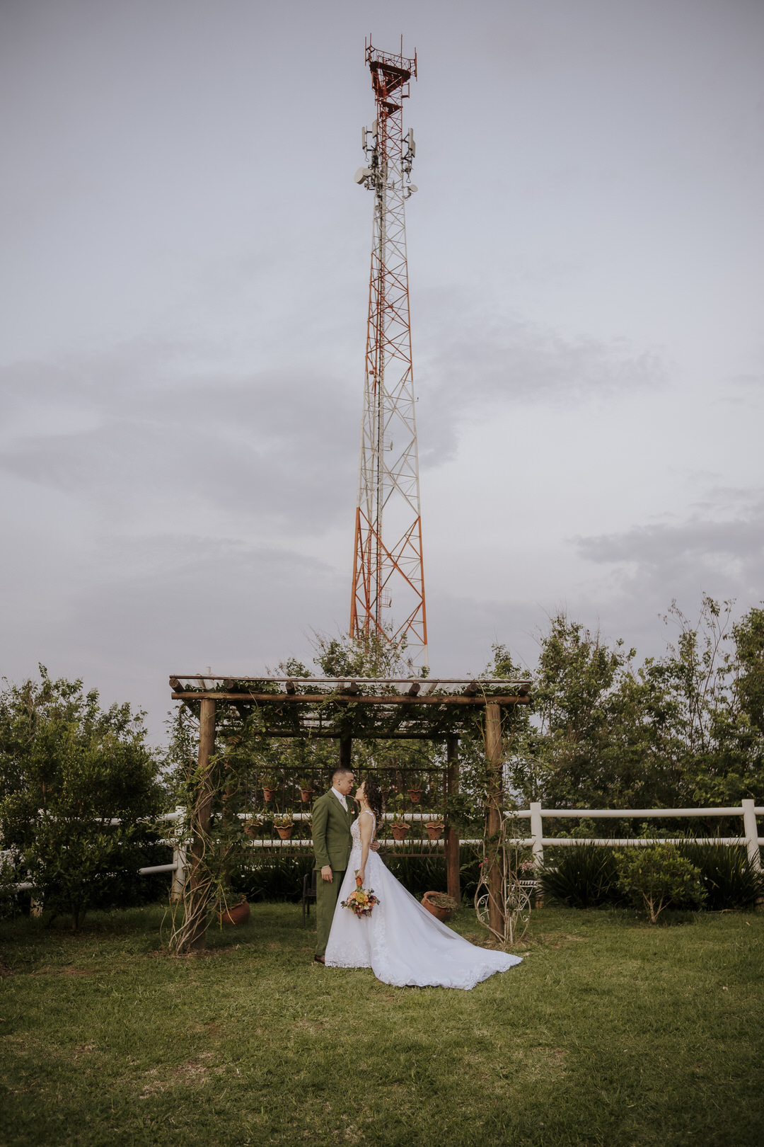 casamento, wedding, pré-wedding, casamento externo, casamento ao ar livre, casamento no campo, cerimônia de casamento, fotografia de casamento, fotografia de casal, fotógrafo de casamento, araucária village, festa de casamento, pet no casamento