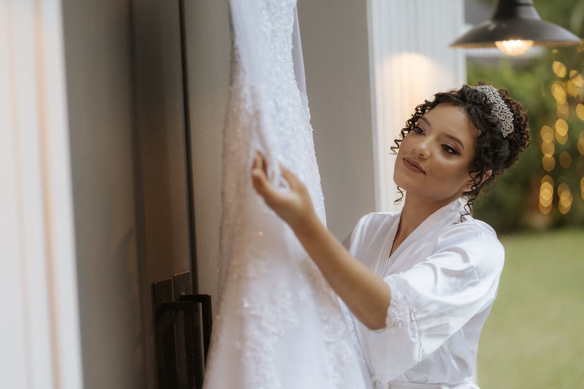 casamento, wedding, noiva, dia da noiva, bride, vestido de noiva, maquiagem de noiva, cerimônia de casamento, dia do noivo, sítio são jorge, casamento da congregação cristã, cerimônia religiosa, cerimônia do véu, primeiro beijo no casamento