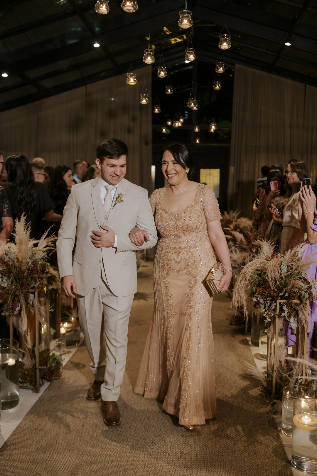 casamento, wedding, noiva, dia da noiva, bride, vestido de noiva, maquiagem de noiva, cerimônia de casamento, dia do noivo, sítio são jorge, casamento da congregação cristã, cerimônia religiosa, cerimônia do véu, primeiro beijo no casamento