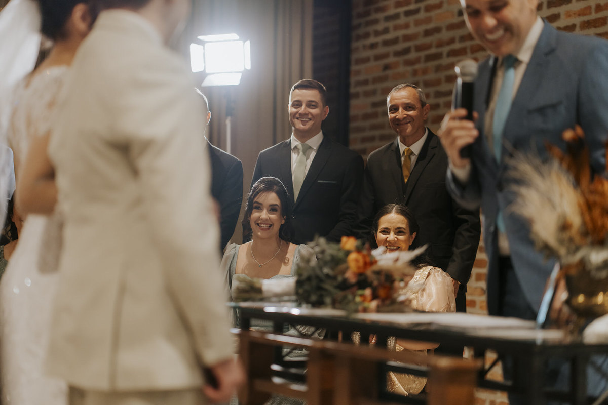 casamento, wedding, noiva, dia da noiva, bride, vestido de noiva, maquiagem de noiva, cerimônia de casamento, dia do noivo, sítio são jorge, casamento da congregação cristã, cerimônia religiosa, cerimônia do véu, primeiro beijo no casamento