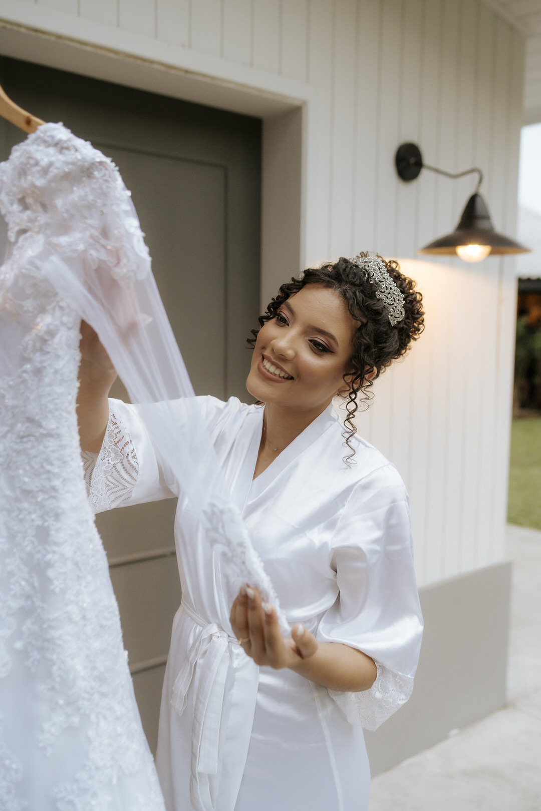 casamento, wedding, noiva, dia da noiva, bride, vestido de noiva, maquiagem de noiva, cerimônia de casamento, dia do noivo, sítio são jorge, casamento da congregação cristã, cerimônia religiosa, cerimônia do véu, primeiro beijo no casamento