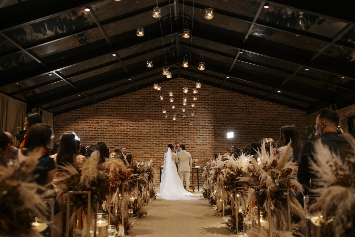 casamento, wedding, noiva, dia da noiva, bride, vestido de noiva, maquiagem de noiva, cerimônia de casamento, dia do noivo, sítio são jorge, casamento da congregação cristã, cerimônia religiosa, cerimônia do véu, primeiro beijo no casamento