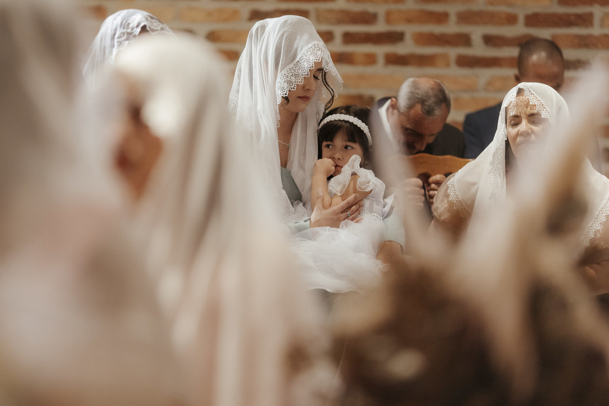 casamento, wedding, noiva, dia da noiva, bride, vestido de noiva, maquiagem de noiva, cerimônia de casamento, dia do noivo, sítio são jorge, casamento da congregação cristã, cerimônia religiosa, cerimônia do véu, primeiro beijo no casamento
