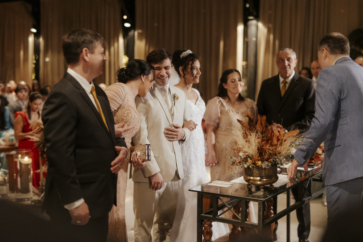 casamento, wedding, noiva, dia da noiva, bride, vestido de noiva, maquiagem de noiva, cerimônia de casamento, dia do noivo, sítio são jorge, casamento da congregação cristã, cerimônia religiosa, cerimônia do véu, primeiro beijo no casamento