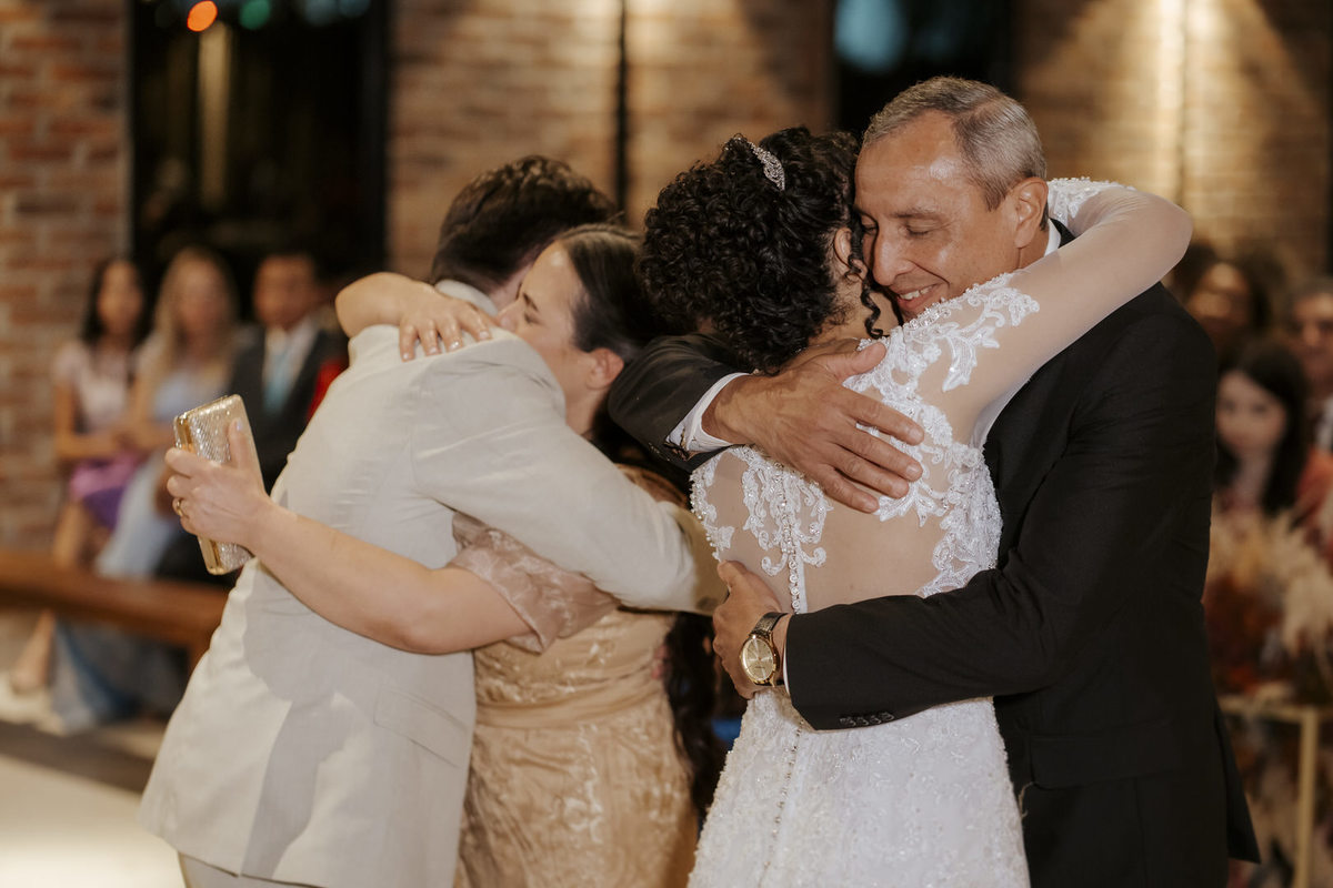 casamento, wedding, noiva, dia da noiva, bride, vestido de noiva, maquiagem de noiva, cerimônia de casamento, dia do noivo, sítio são jorge, casamento da congregação cristã, cerimônia religiosa, cerimônia do véu, primeiro beijo no casamento
