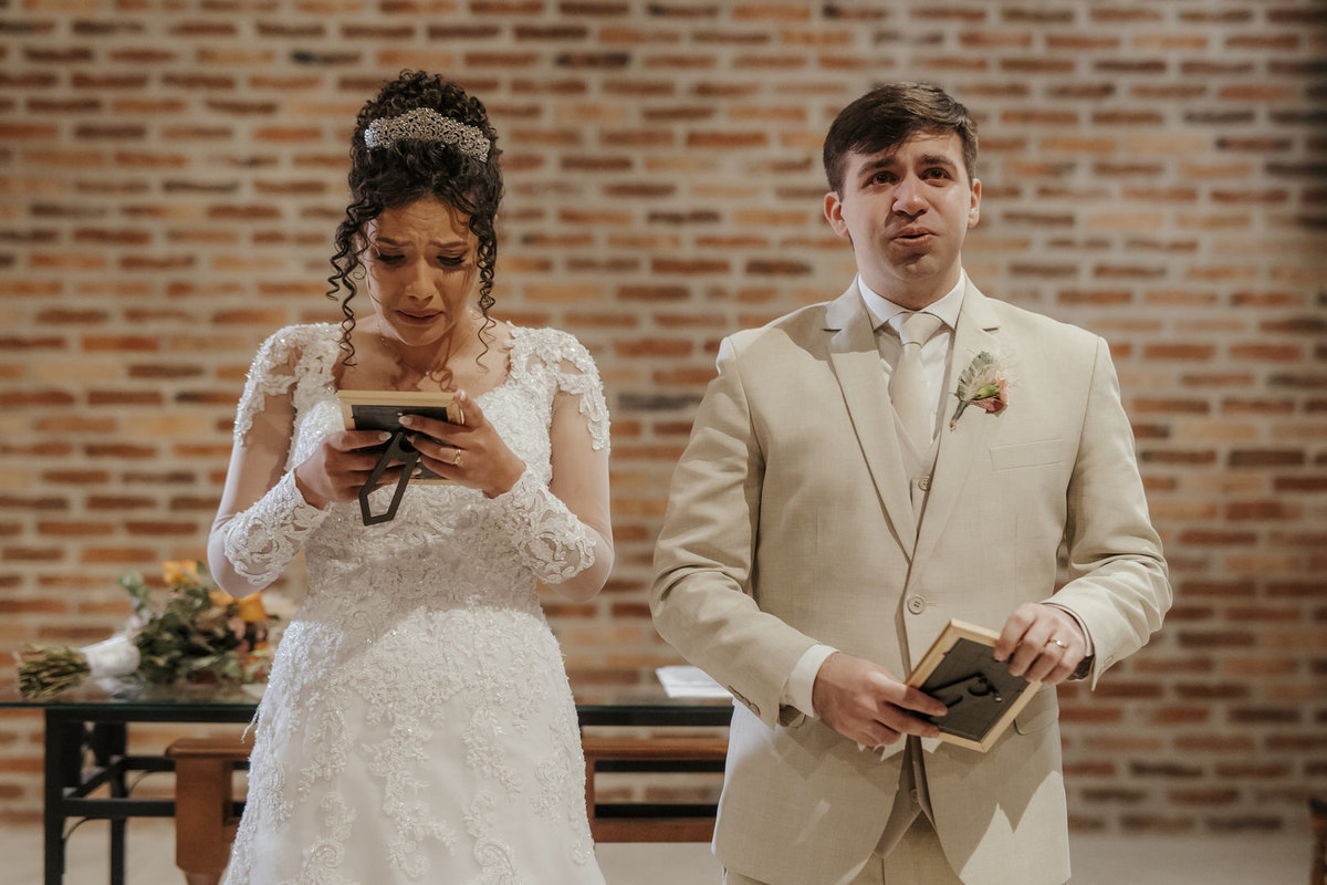 casamento, wedding, noiva, dia da noiva, bride, vestido de noiva, maquiagem de noiva, cerimônia de casamento, dia do noivo, sítio são jorge, casamento da congregação cristã, cerimônia religiosa, cerimônia do véu, primeiro beijo no casamento
