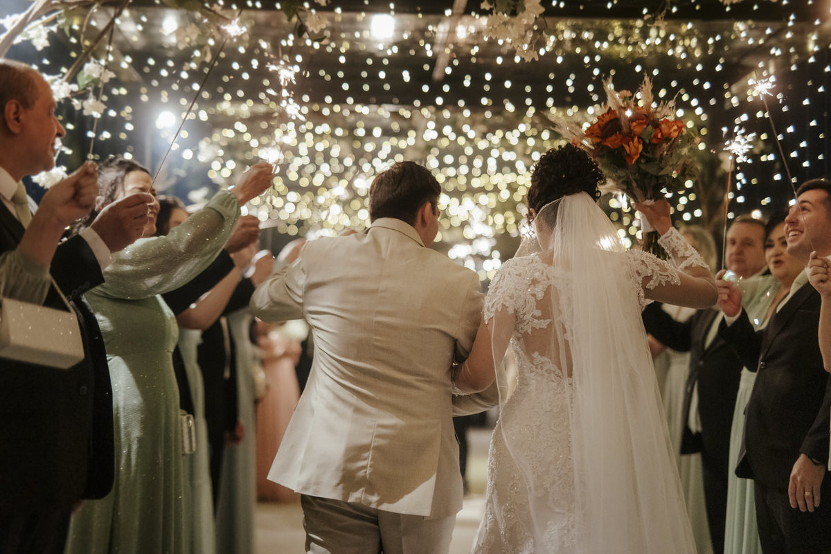 casamento, wedding, noiva, dia da noiva, bride, vestido de noiva, maquiagem de noiva, cerimônia de casamento, dia do noivo, sítio são jorge, casamento da congregação cristã, cerimônia religiosa, cerimônia do véu, primeiro beijo no casamento