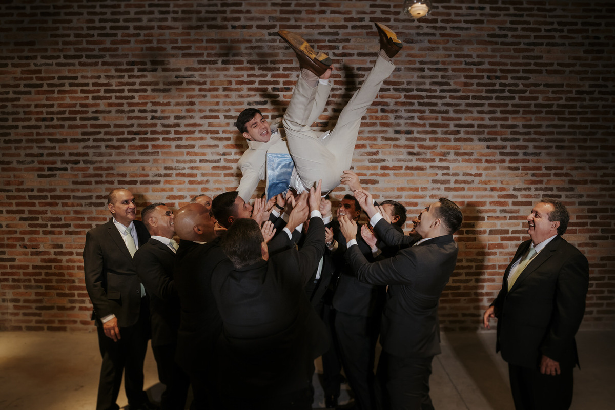 casamento, wedding, noiva, dia da noiva, bride, vestido de noiva, maquiagem de noiva, cerimônia de casamento, dia do noivo, sítio são jorge, casamento da congregação cristã, cerimônia religiosa, cerimônia do véu, primeiro beijo no casamento